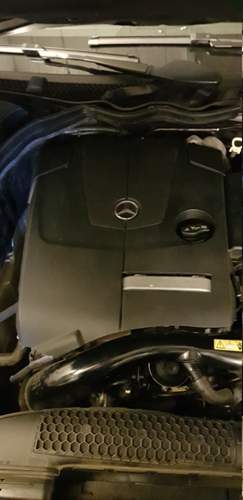 Motorabdeckung M274 nach oben abziehen