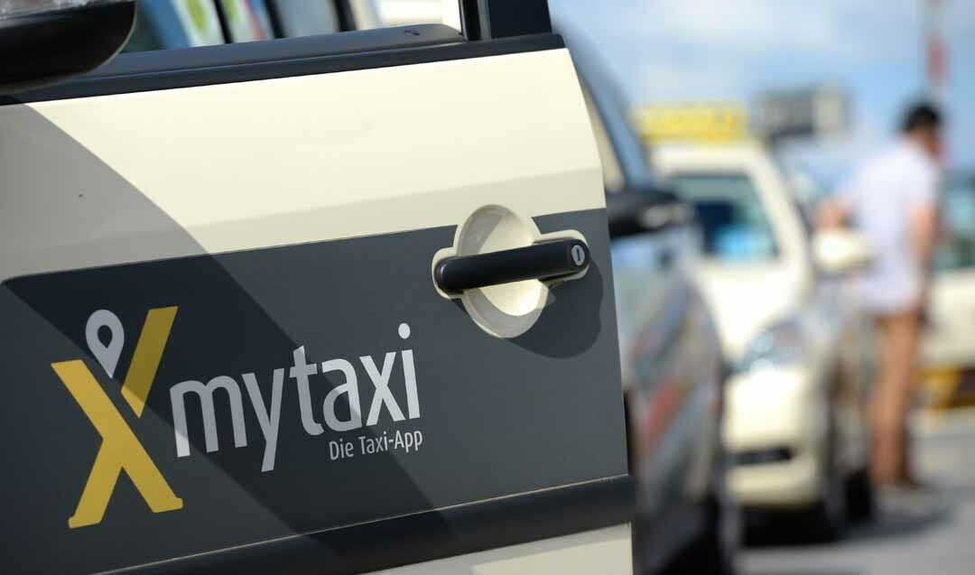Fahren zum halben Preis: MyTaxi will in Hamburg die Kunden locken. Die Konkurrenz kritisiert das Angebot