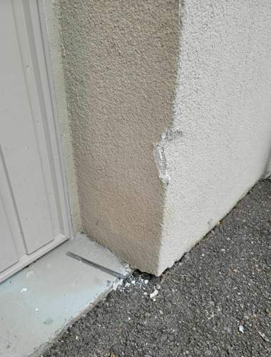 Schaden an der Garageneinfahrt.jpg
