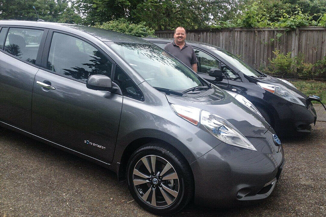 Nissan Leaf im Dauertest: Steve Marsh und seine beiden Leaf, einer von 2011, einer von 2014