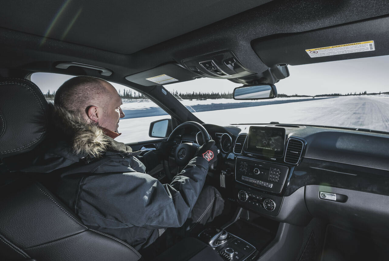 Antrengender als es aussieht: Die Fahrt auf der Ice Road erfordert höchste Konzentration