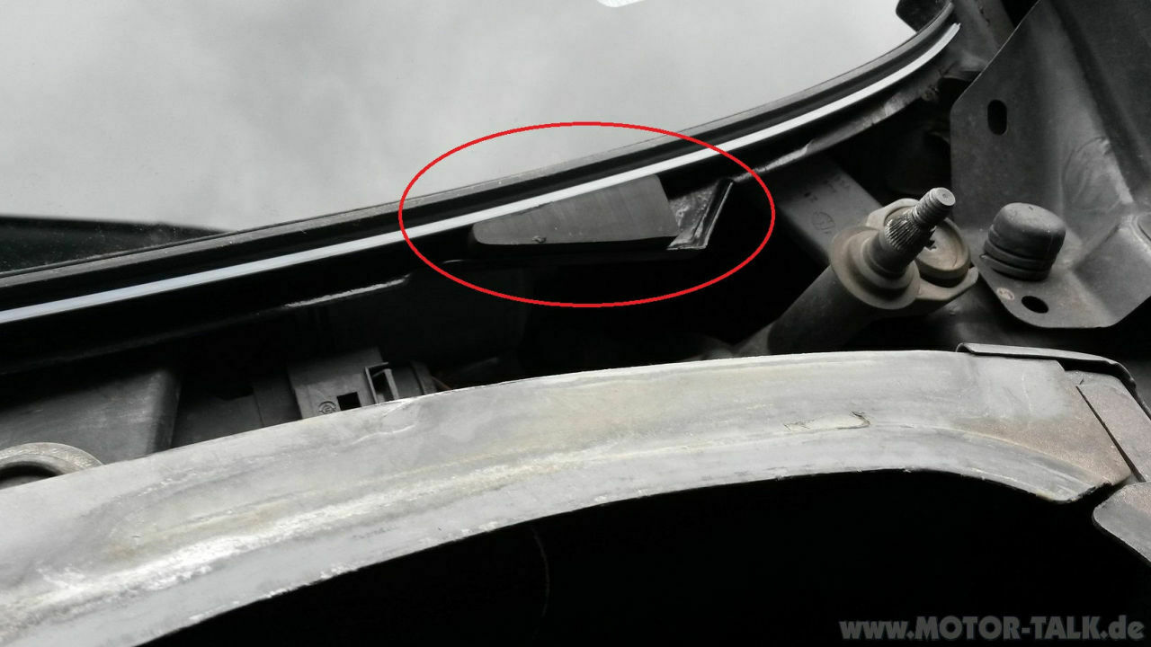 Nachrüsten einer Multifunktionskamera (Vorfeldkamera) im VW Touran 1T3