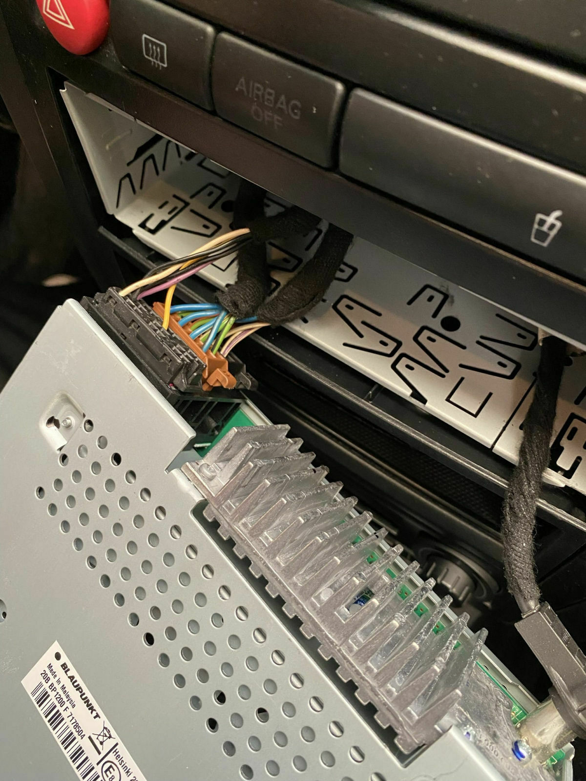 Nachrüstradio mit Chinch versehen (Adapter?)