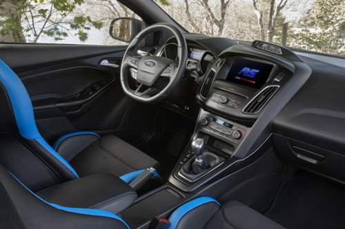 Der Innenraum des Focus RS: Anstelle der serienmäßigen, bereits stark taillierten Sitze bot Ford auch Schalensitze von Recaro
