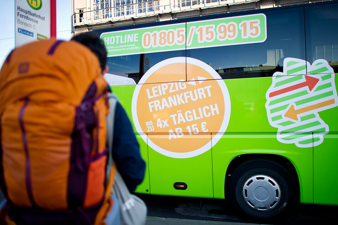 Die Preise für Fernbusfahrten sind 2015 leicht gestiegen. Deutlich teurer wird es aber nicht werden