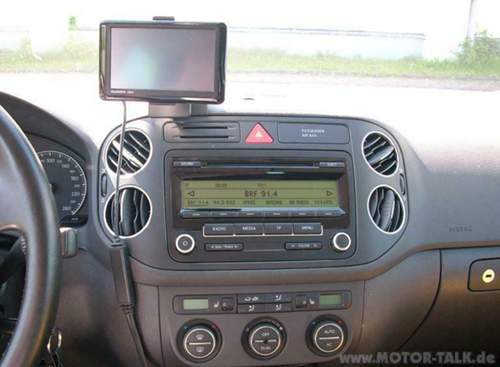 Navihalterung-mit-garmin-nuevi-golf-plus