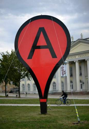 Das Google-Maps-Zeichen als Kunstwerk