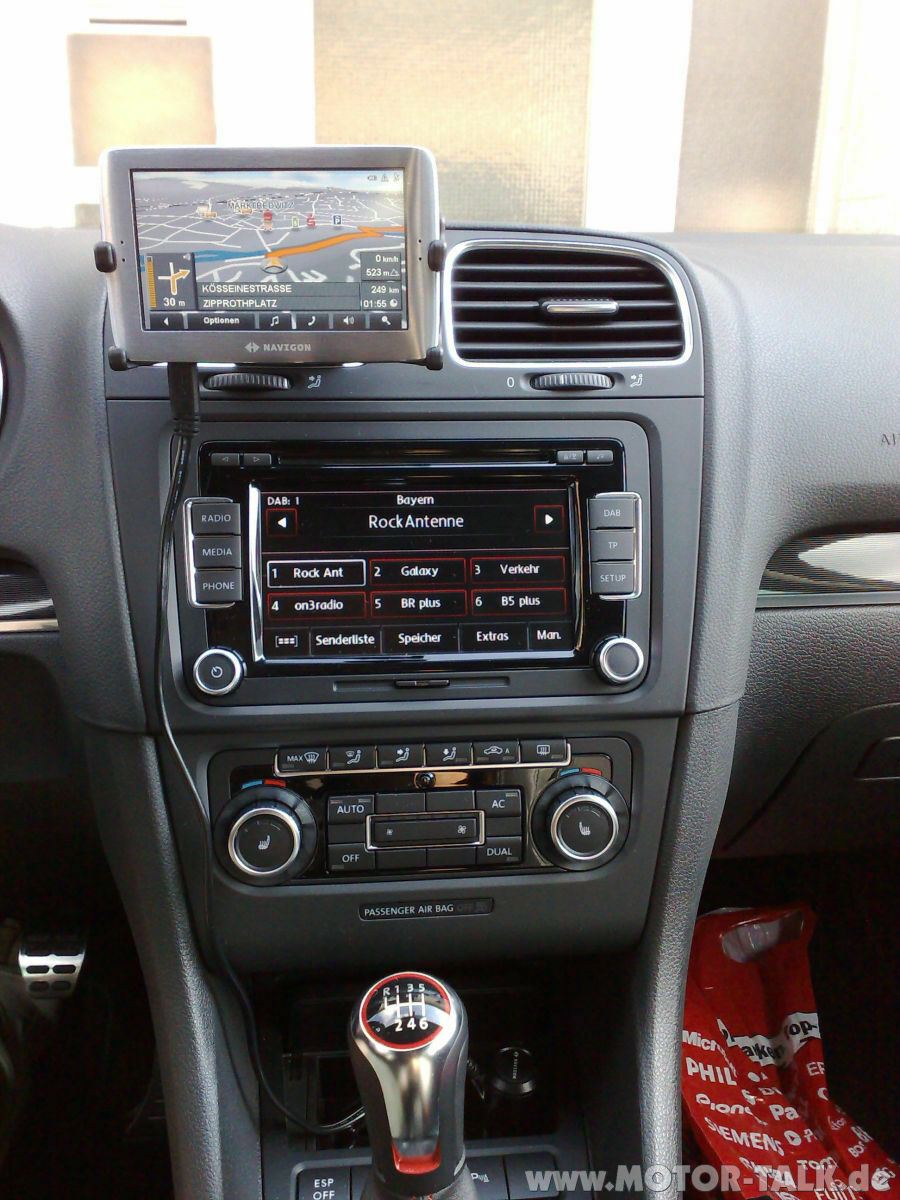 Navigon 8110 im Golf VI