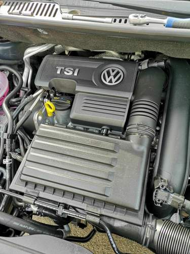 Obere Motorabdeckung.jpg