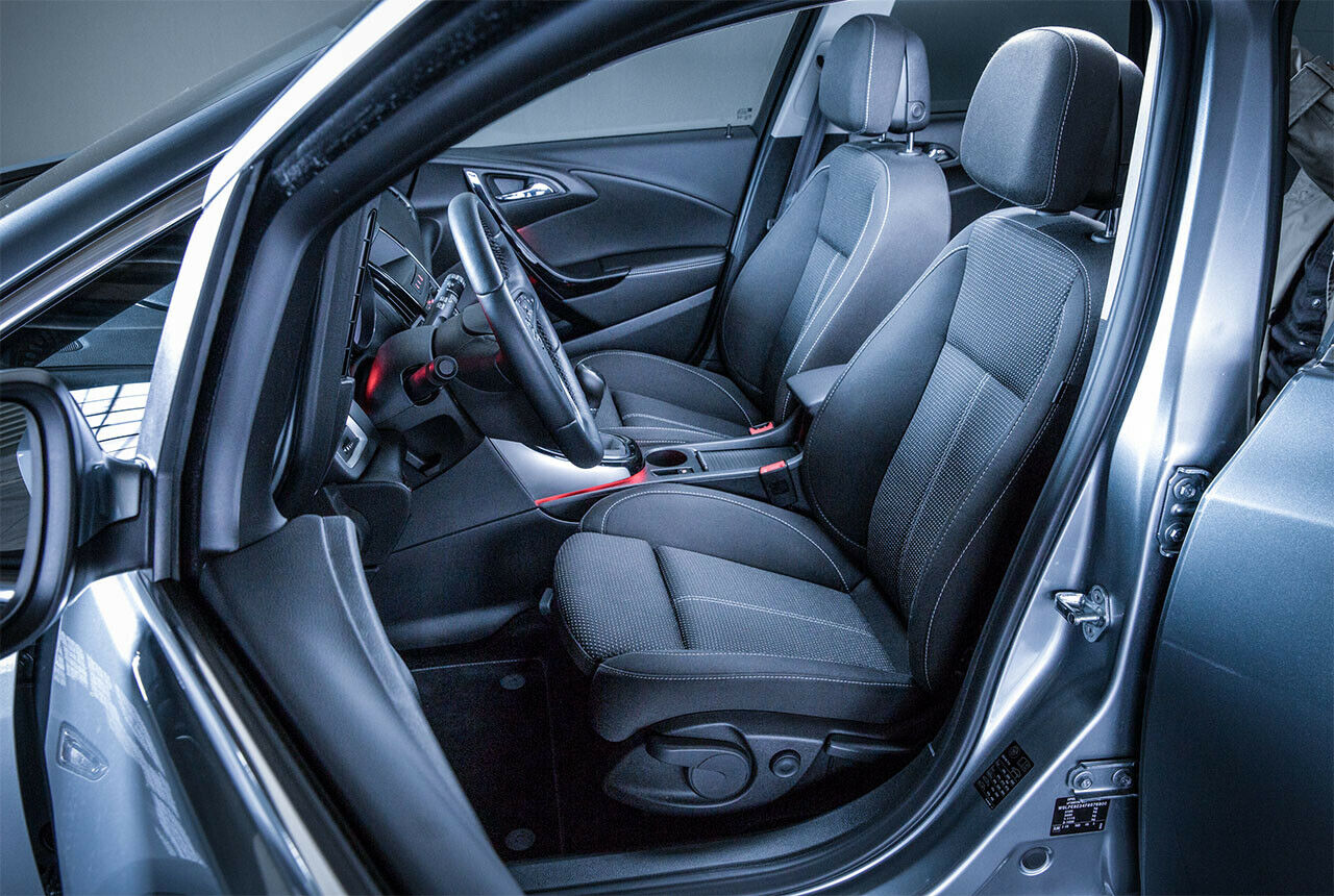 Blick in die erste Reihe: Opel Astra Sports Tourer J