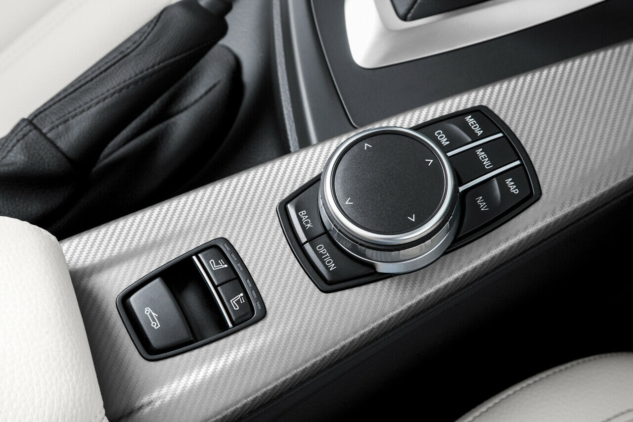 An der Bedienung per Dreh-Drück-Steller ändert sich mit dem BMW 4er Facelift nichts