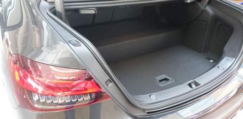 W213 E300e Mopf Kofferraum 370 Liter