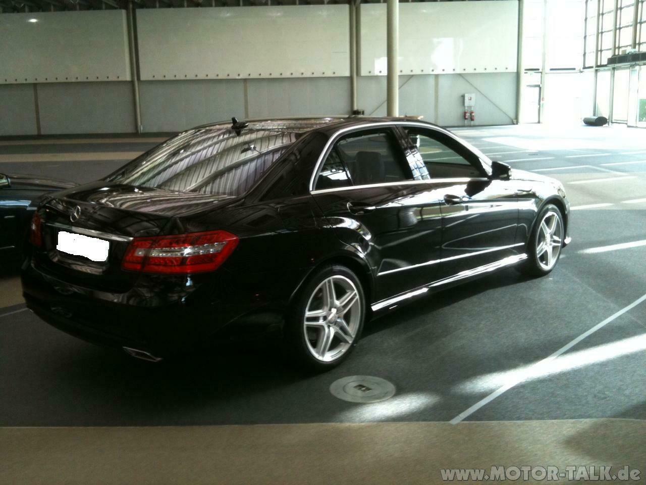 Neue Endrohre bei E-Limousine