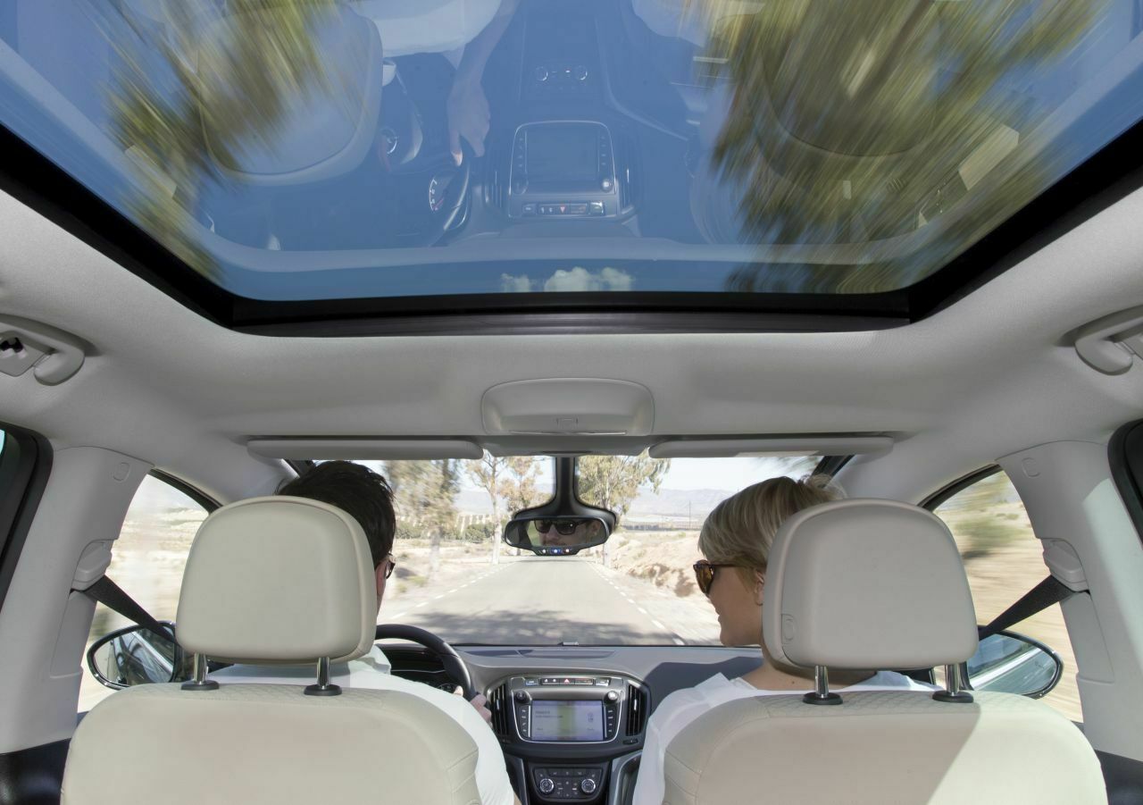 Viel Licht kommt wie bisher in den Zafira, wenn das Panoramadach mitgeordert wird
