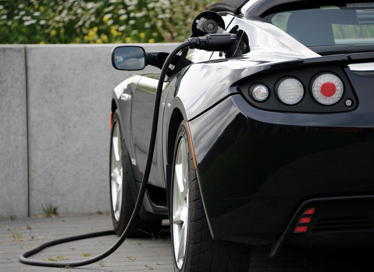 Für Tesla-Kunden ist der Ladeservice umsonst