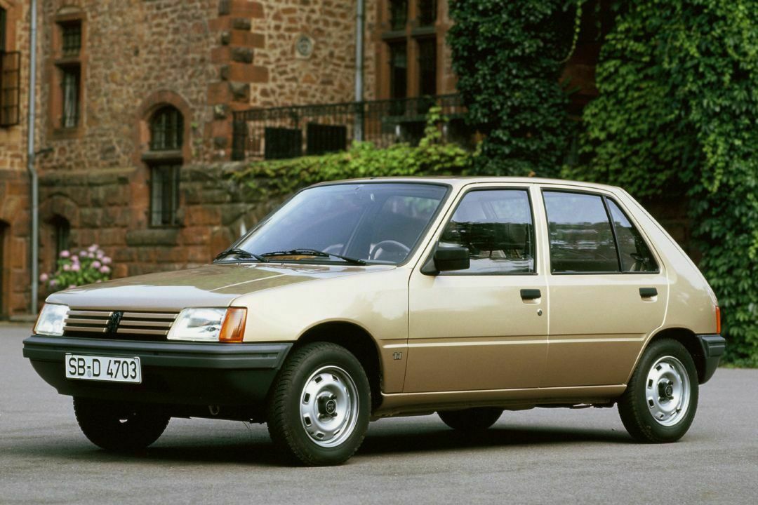 Peugeot 205: Der Kleinwagen wirkt noch heute optisch erstaunlich frisch und rettet Peugeot aus einer tiefen Krise.