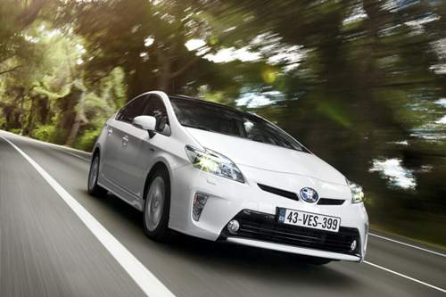 Im Vergleich zum Vorgänger (im Bild) soll die vierte Generation des Toyota Prius nochmals sparsamer und agiler werden