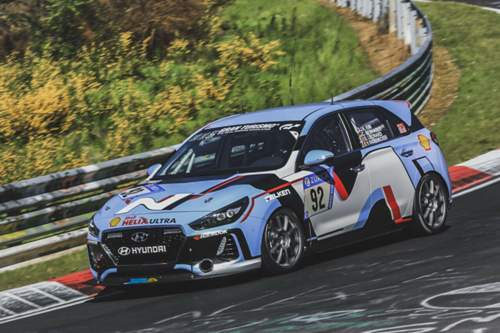 Etwa fünf Sekunden lagen pro Runde zwischen dem auf die Rennstrecke optimierten und dem "fast" serienmäßigen i30 N - sagt Hyundai