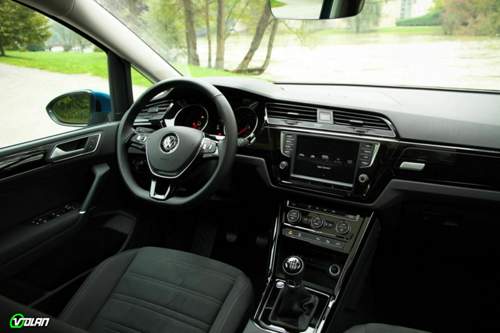 Touran-cockpit-37