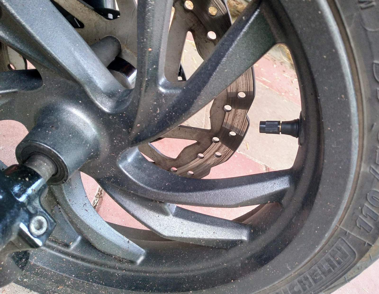 neue Reifen bei E-Roller - Motorrad vibriert leicht bei 50km/h - St