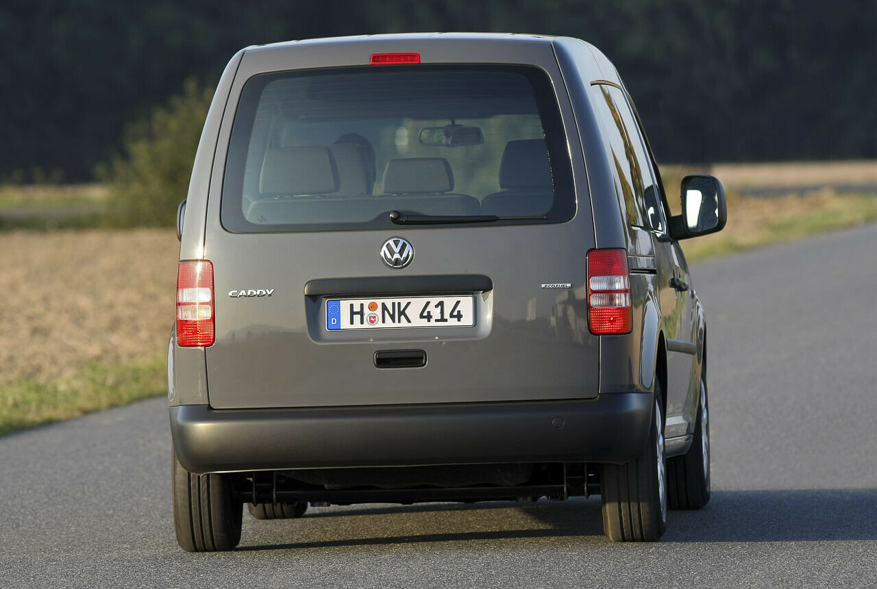 Vorsichtshalber und freiwillig bittet VW auch VW Caddy, Passat und (jüngere) Touran zur Kontrolle