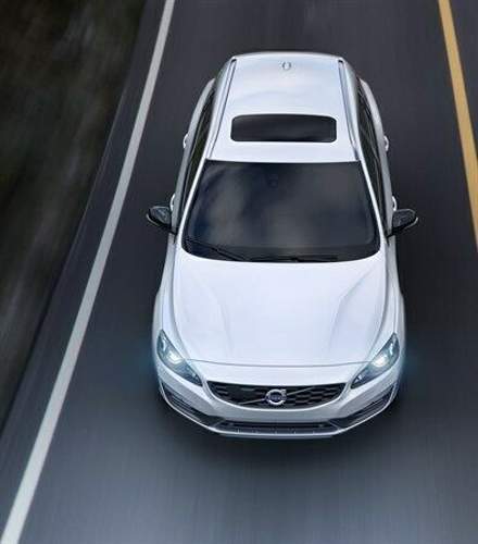 154452-volvo-v60-cross-country