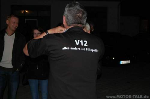 V12