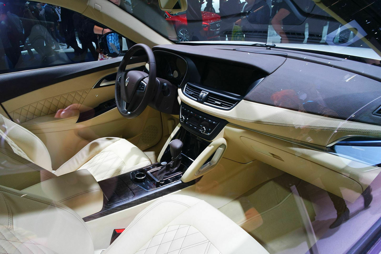 Neuer Borgward steht auf der IAA