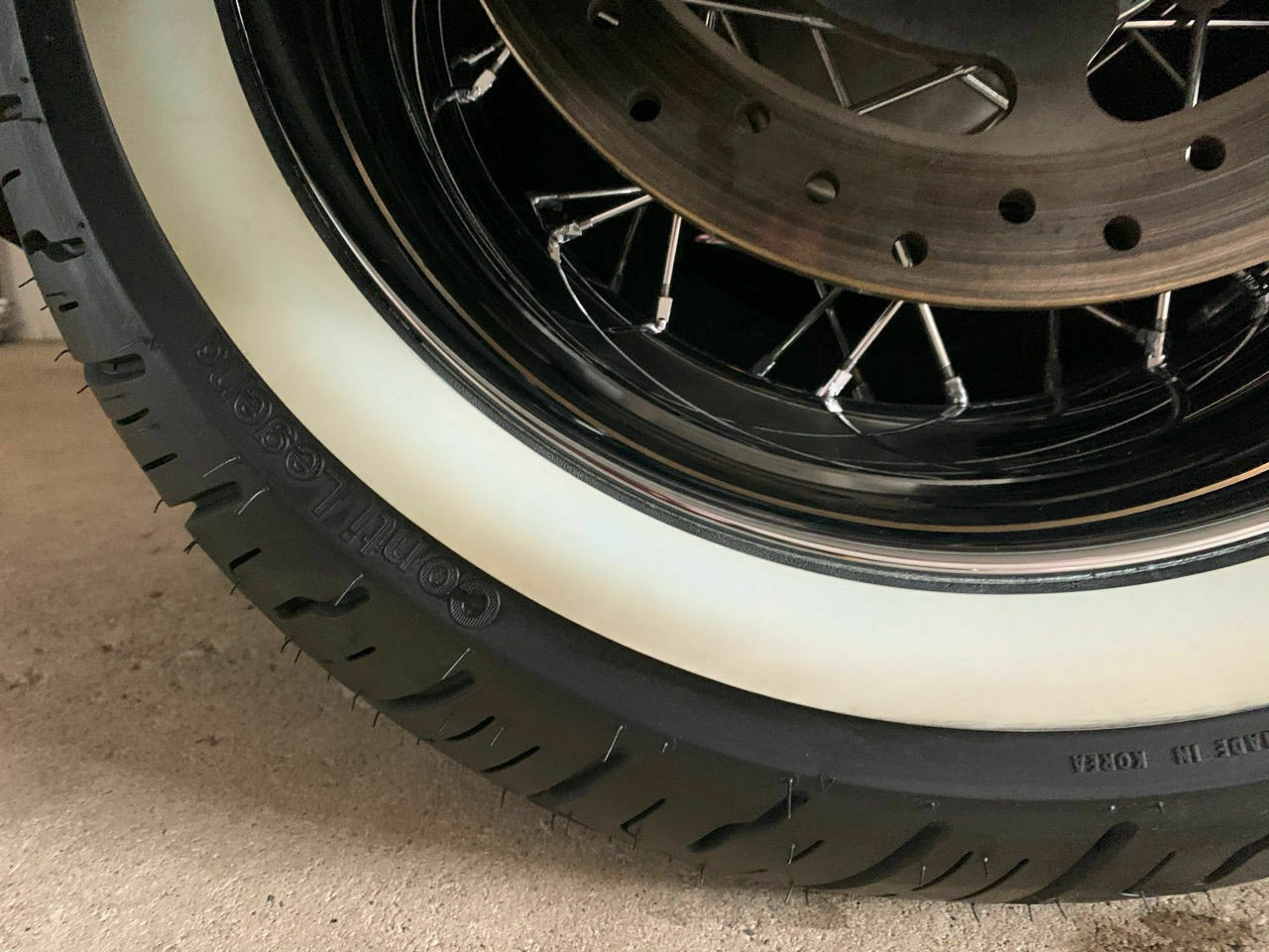 Neuer Conti WW verfärbt sich in der Garage