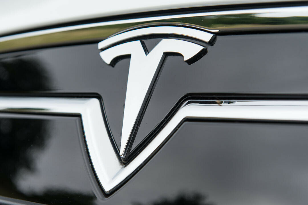 Die Entwicklung des Model 3 und die Premiere des Model X haben die Bilanz von Tesla stark belastet