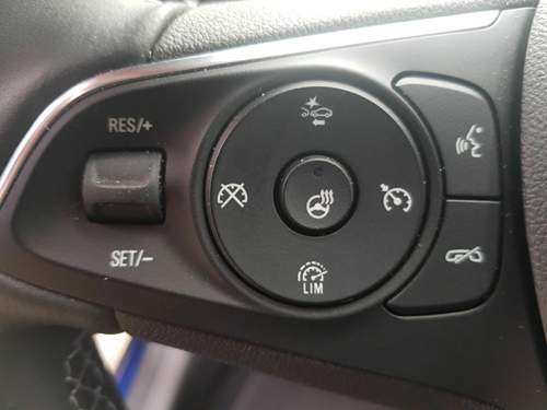 Insignia Lenkradtasten links