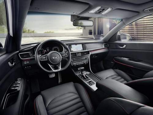 Kia Optima Facelift: Im Innenraum erhält der Optima ein neues Lenkrad, neue Sitzbezüge und neue Schmuckapplikationen