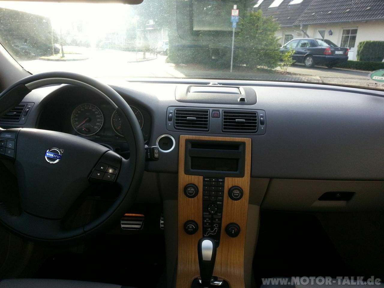 Neuer Volvo V50 stellt sich kurz vor.