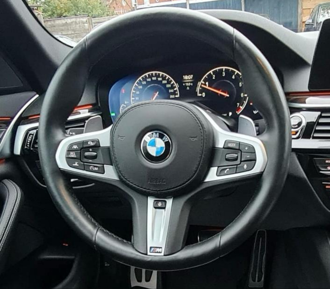 vibrator erfahrung BMW 530d F11 Facelift Knackgeräusche/Klopfen Lenkrad Integral-Aktivlenkung main image 0