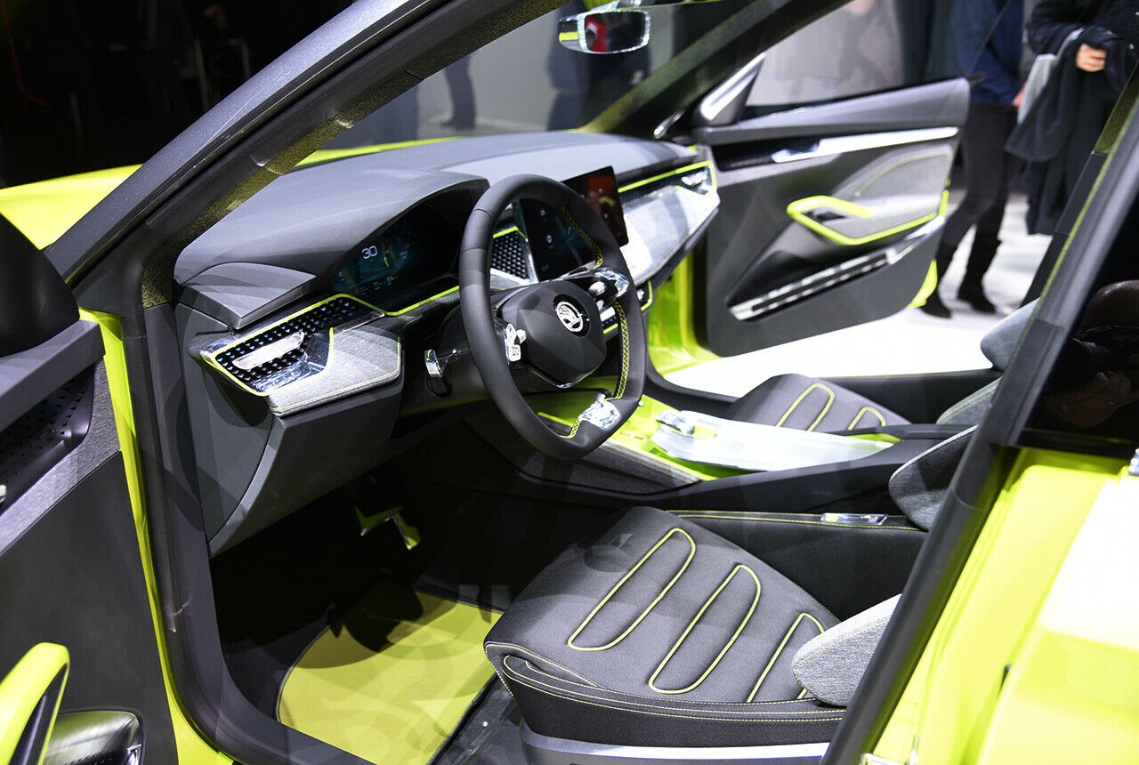 Viel Studie, wenig Serie im Innenraum: Skoda Vision X 2018