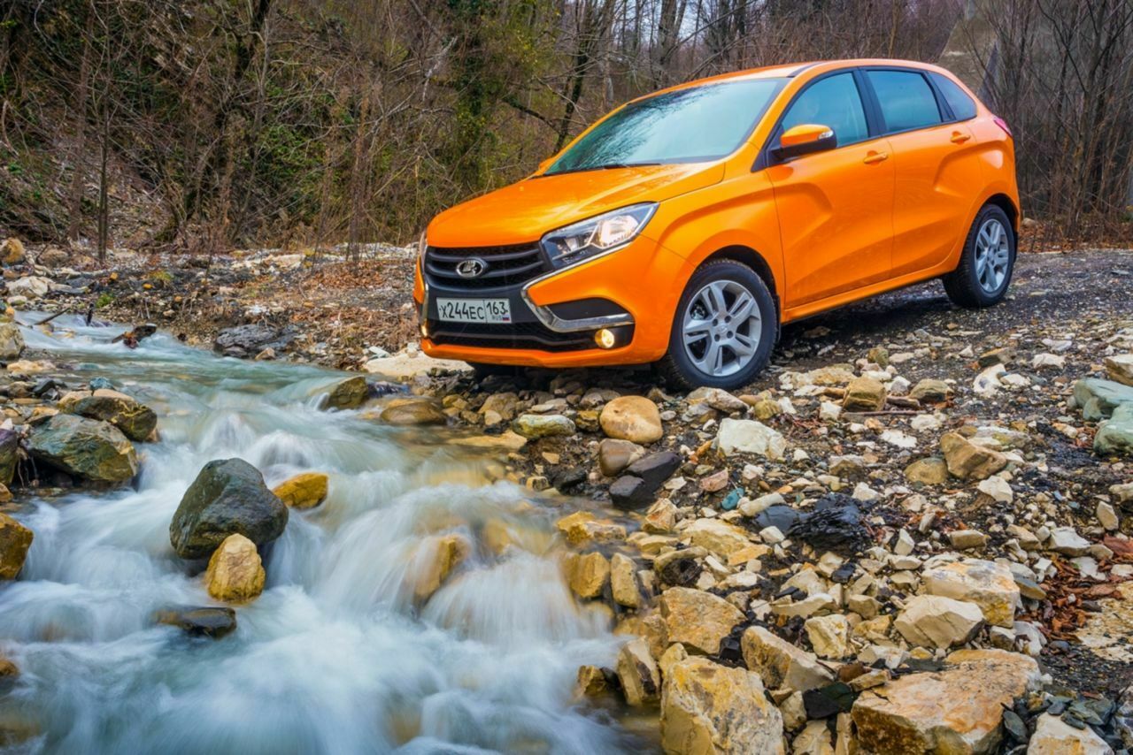 Ab Ende 2016 auch in Deutschland: Der Lada X-Ray teilt sich große Teile der Technik mit dem Dacia Sandero