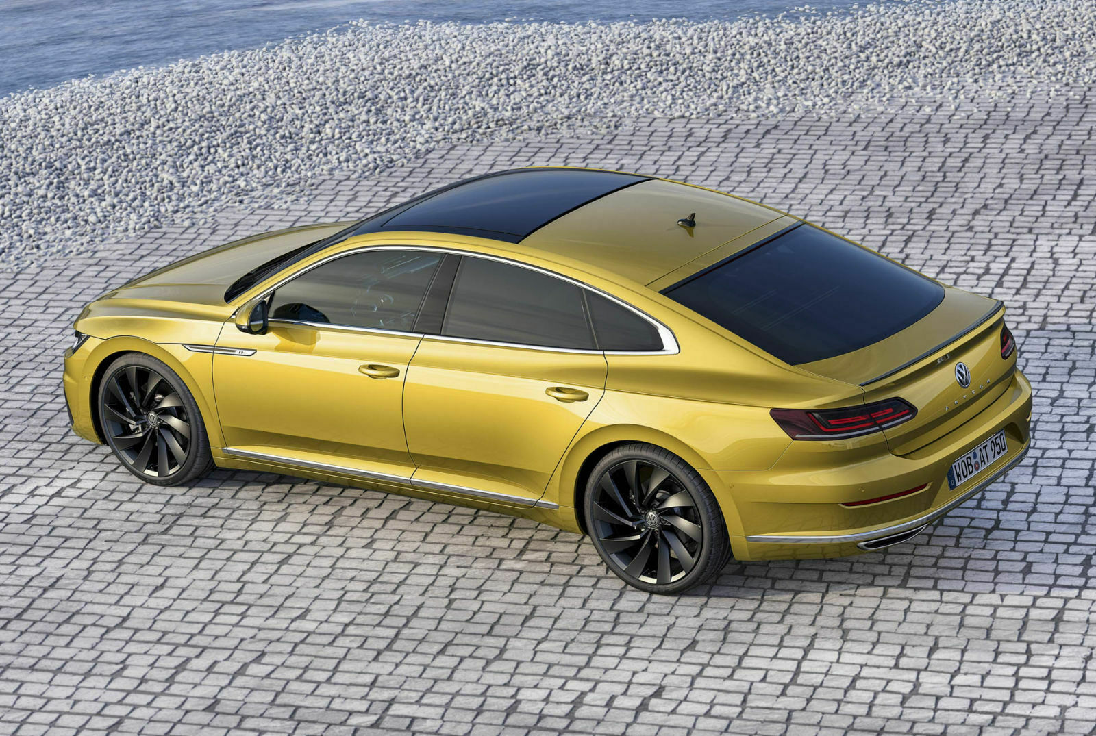 Optisch entspricht der Arteon weitestgehend der Studie C-Coupé GTE
