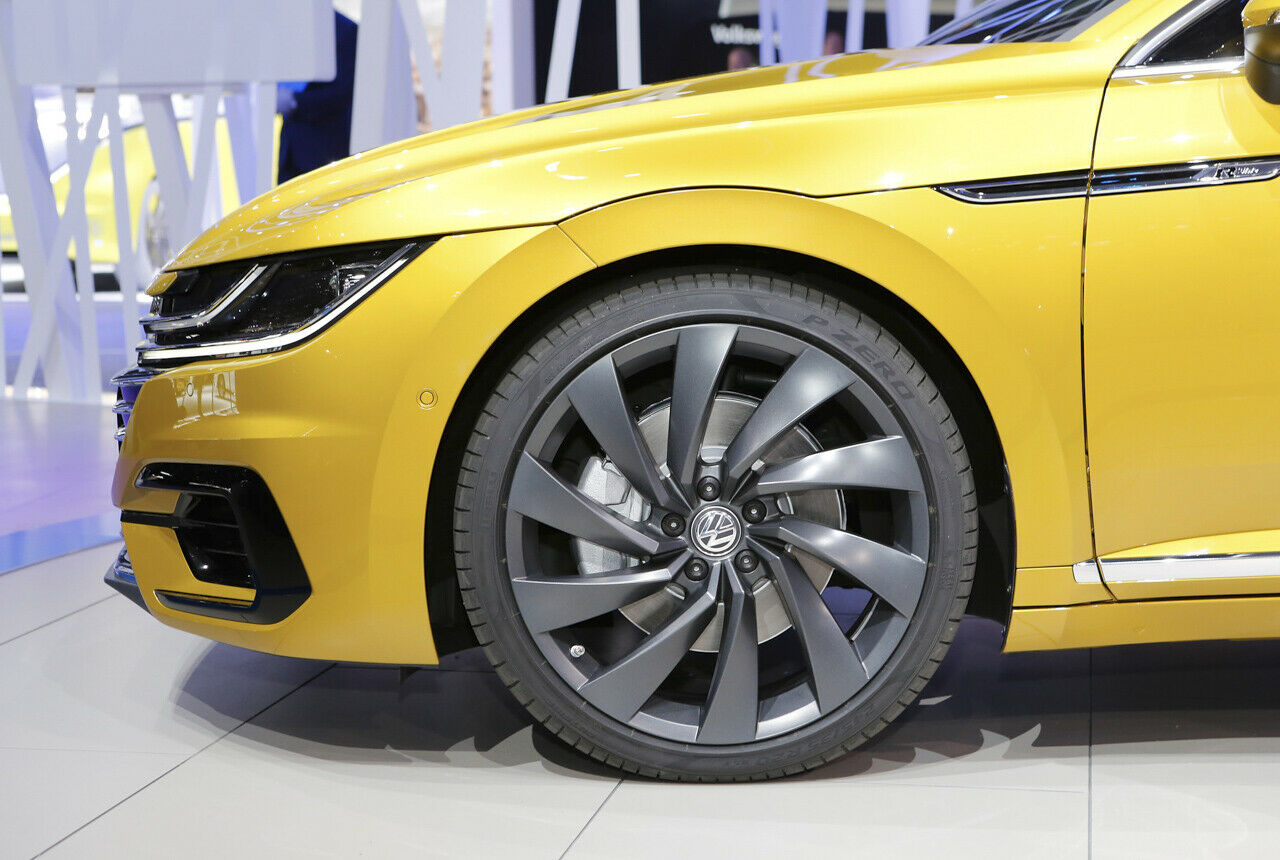 Der VW Arteaon auf ersten Live-Bildern vom Genfer Autosalon