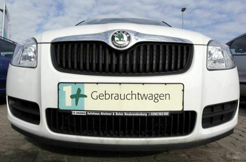 Gebrauchtwagenmarkt: Wer nicht die neueste Technik haben muss, greift eher zum Gebrauchten. Foto: Dapd