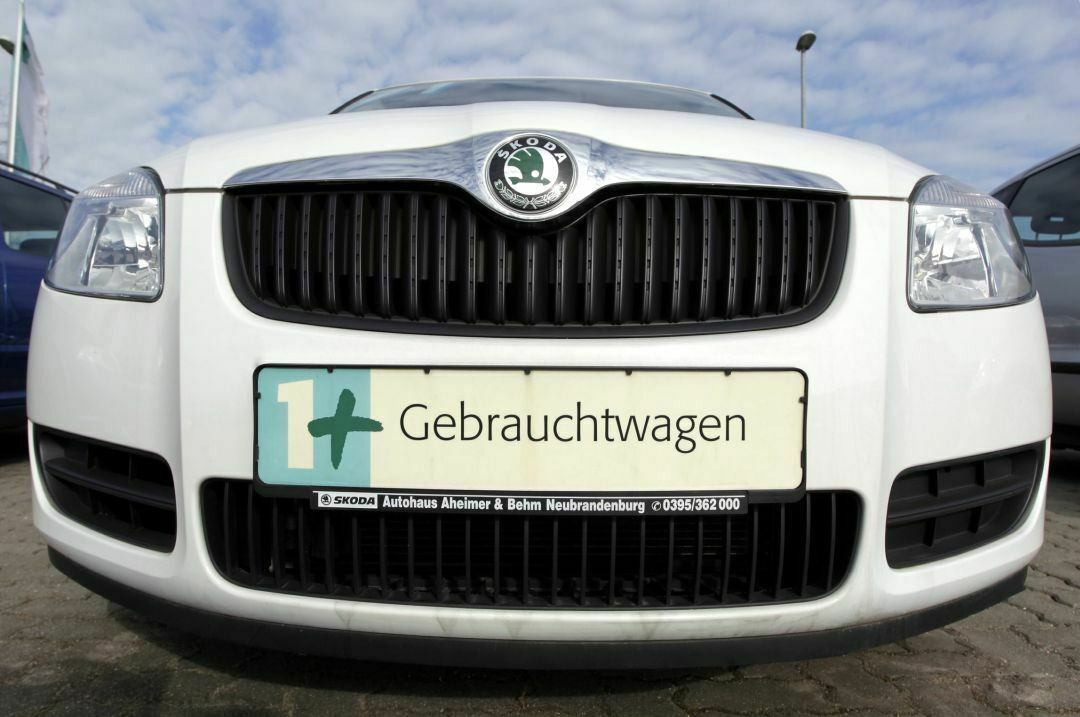 Gebrauchtwagenmarkt: Wer nicht die neueste Technik haben muss, greift eher zum Gebrauchten. Foto: Dapd