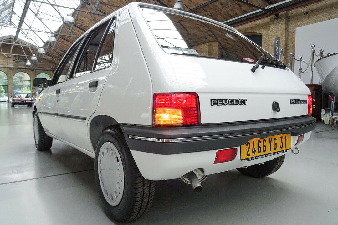 Der Peugeot 205 basierte technisch zwar auf seinem Vorgänger 104, war formal aber so gelungen, dass er noch heute frisch wirkt