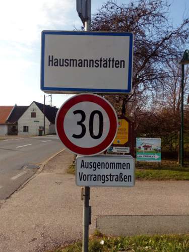 30 ausgenommen Vorrangstrassen AT