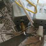 Der verbaute E-Motor (links) und ein funktionsfähiger Motor, jedoch in anderer Ausführung (ebenfalls aus dem 8E).