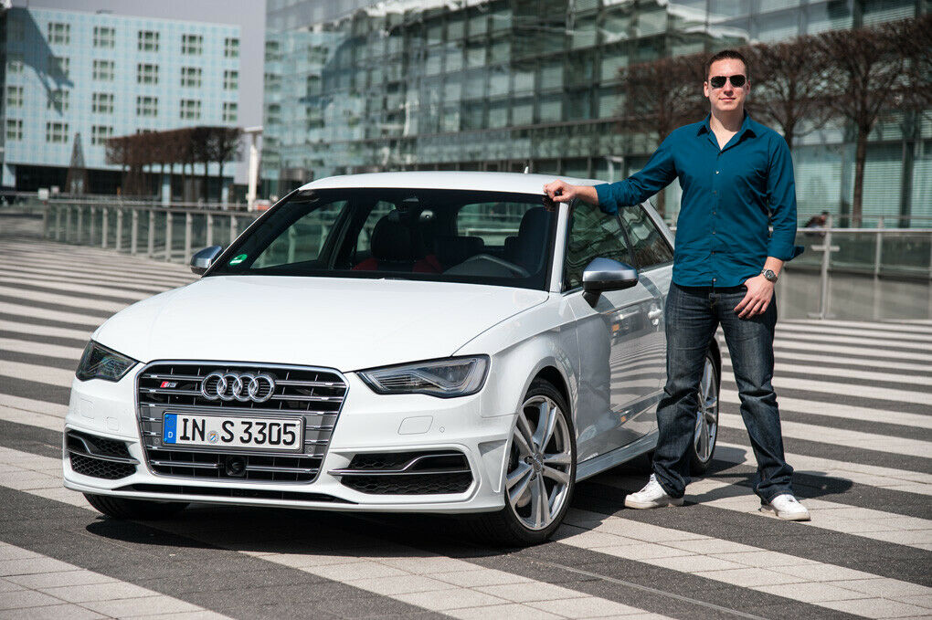 Kompakter Sportler neben dem großen MT-Redakteur: Constantin Bergander hat den Audi S3 getestet