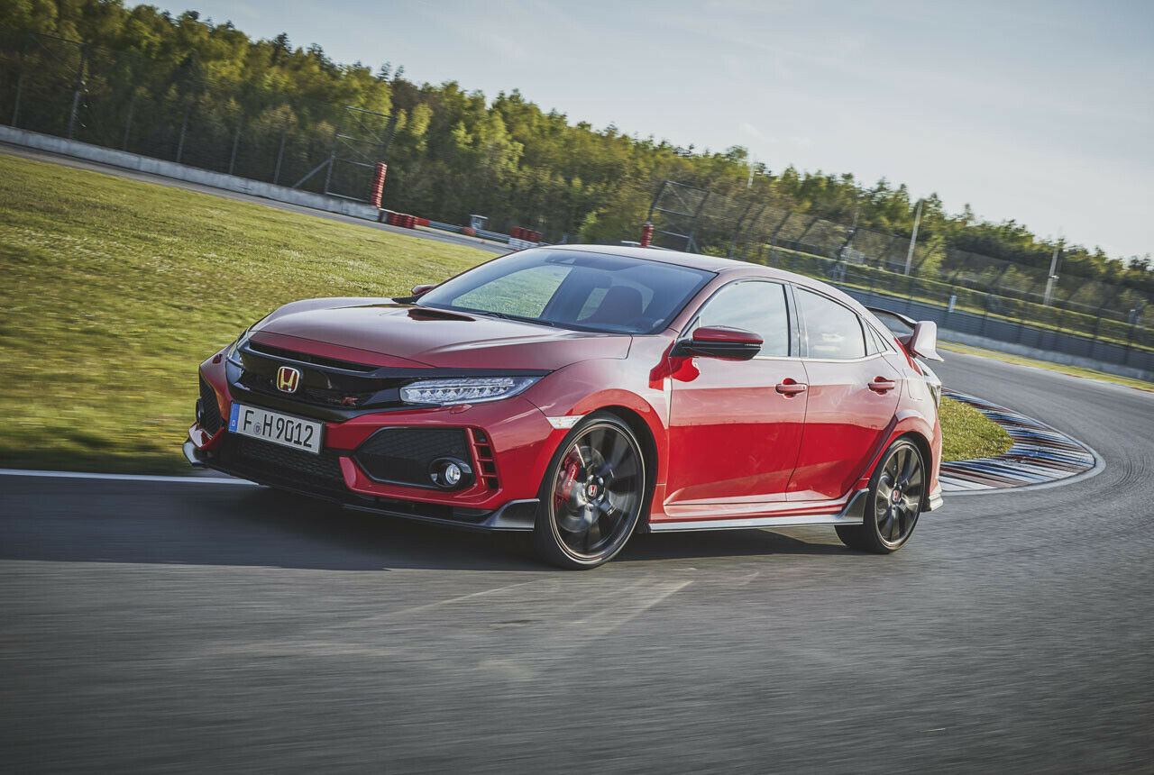 Der Schwerpunkt des Civic Type-R sinkt um 1,5 Zentimeter. Eine neue Hinterachse macht ihn harmonischer
