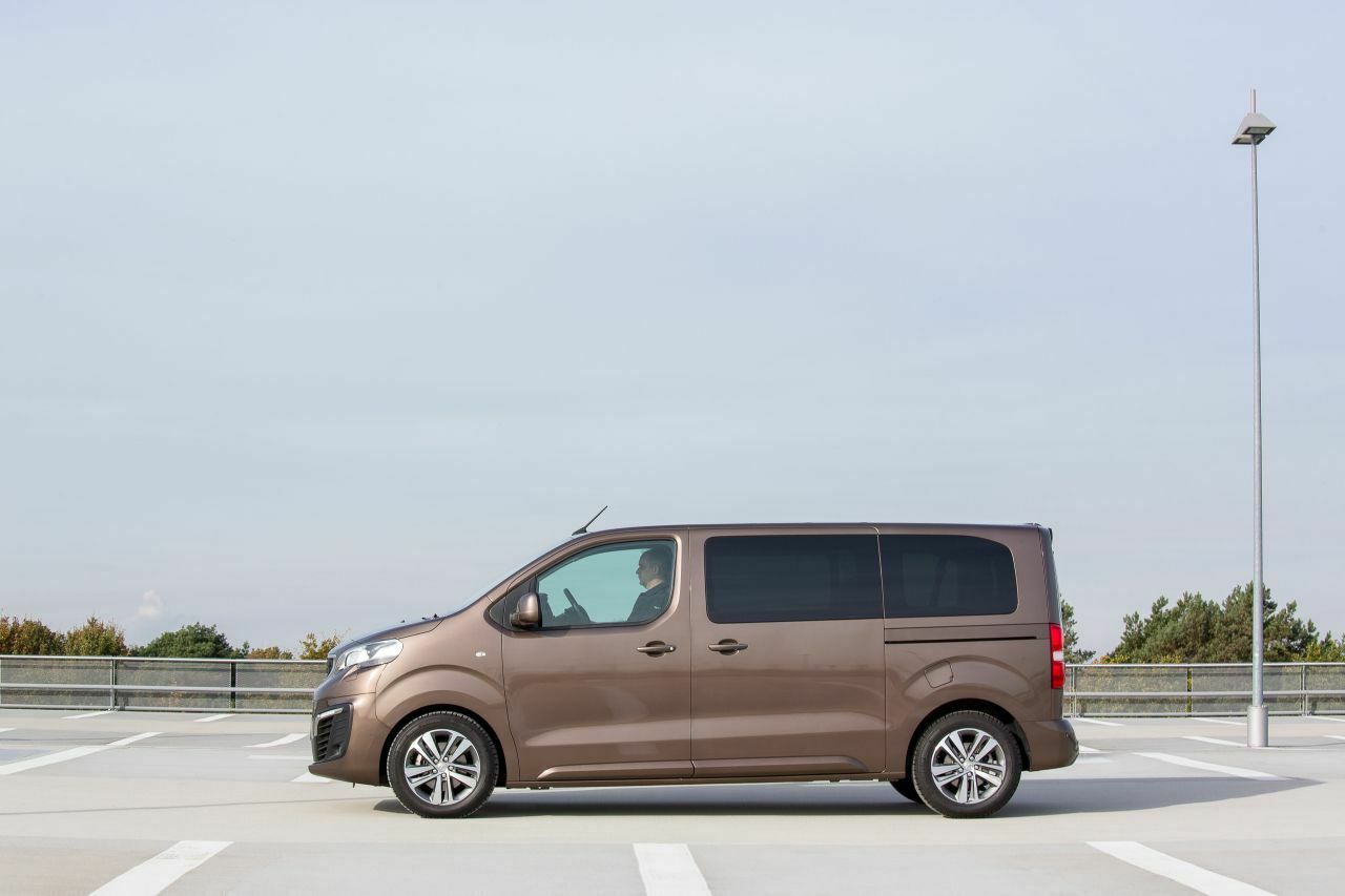 Peugeot Traveller: Seitenansicht