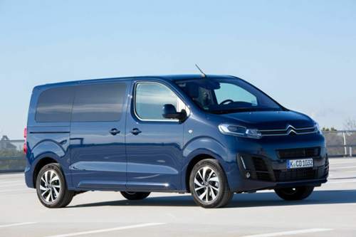 Die Pkw-Version unterscheidet sich vor allem mit ihren Ausstattungsoptionen von den Lkw, die weiterhin bei Citroën Jumpy und bei Peugeot Expert heißen