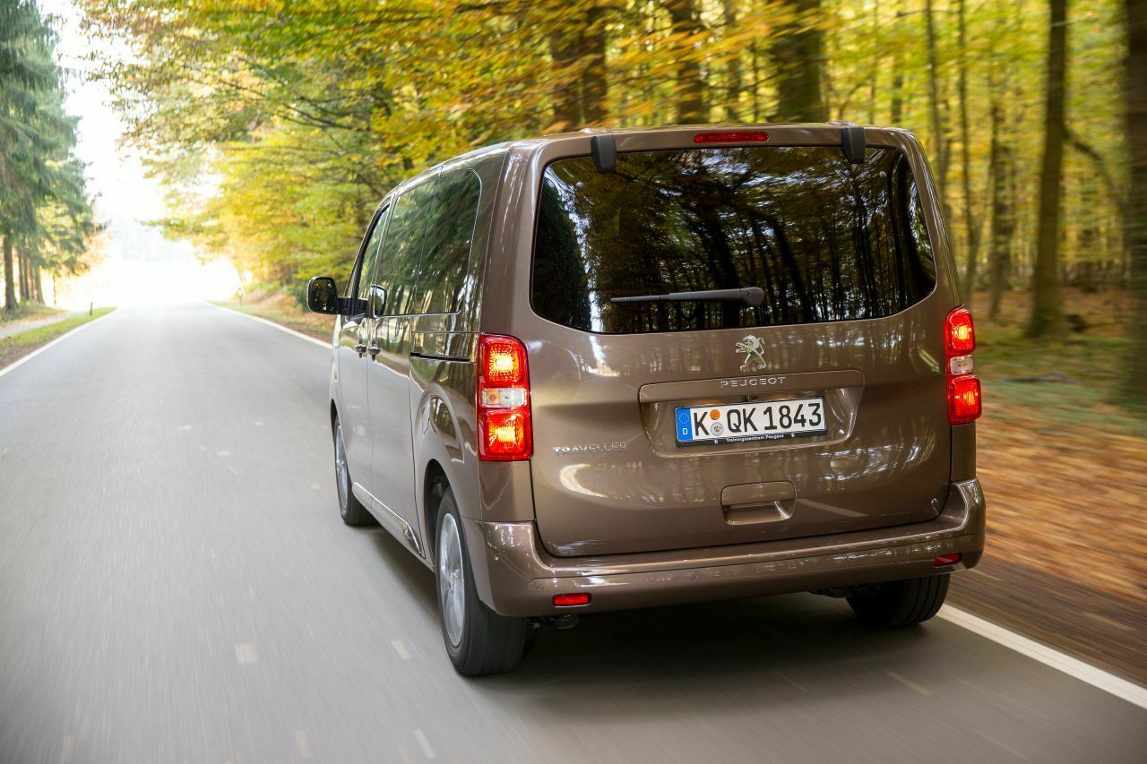 Peugeot Traveller Heck: Die niedrige Ladekante ist praktisch, die große Heckklappe ohne Elektro-Unterstützung nicht so