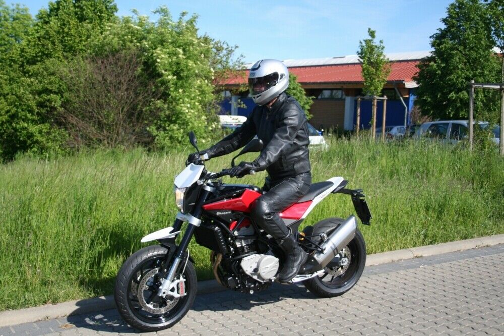 nuda29051202
