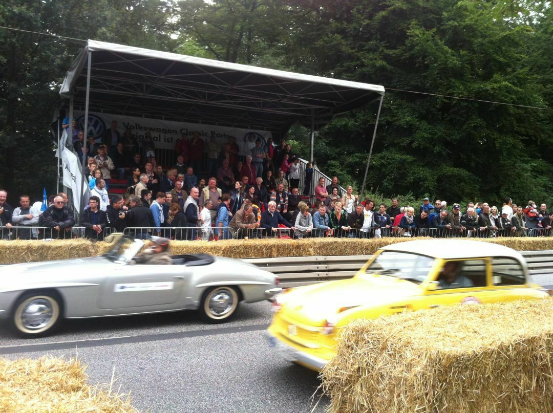 Lloyd überholt Mercedes 190 SL